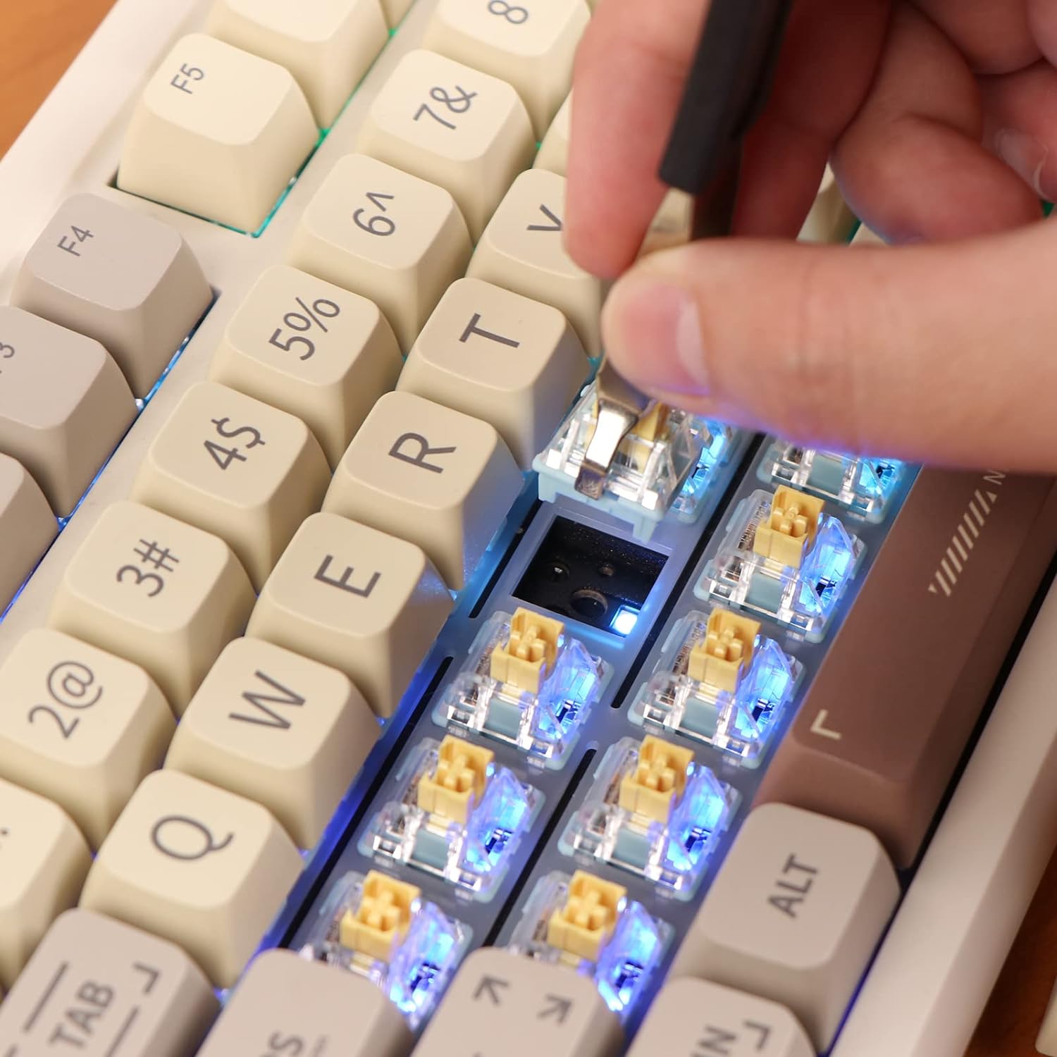 2.4G/USB-C Mechanical Keyboard with Customizable Display Screen - KeysCaps