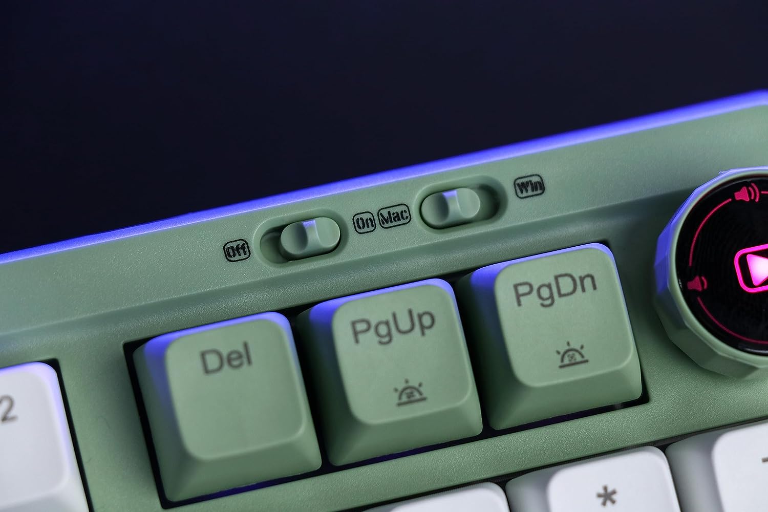 2.4G/USB-C Mechanical Keyboard with Customizable Display Screen - KeysCaps