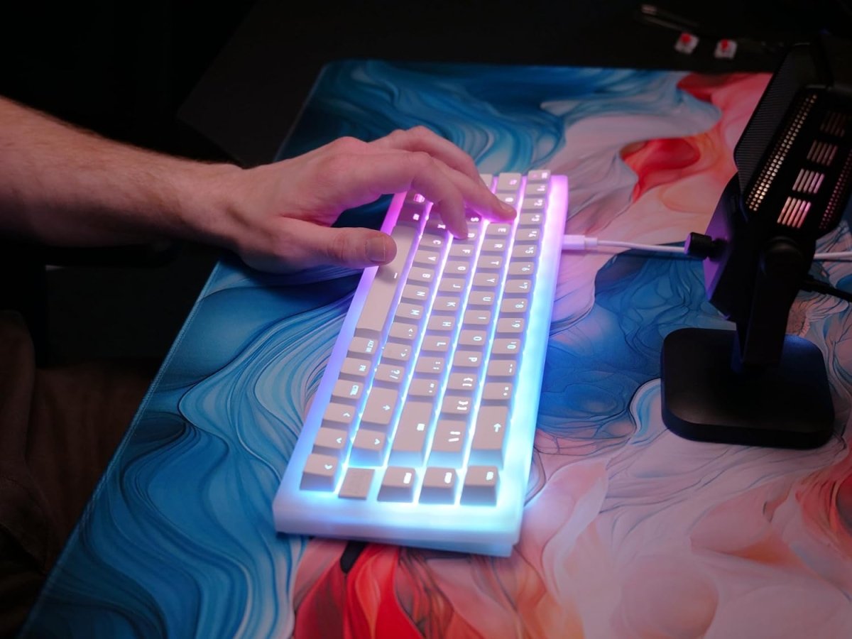 Compact Mechanical Gaming Keyboard 65% Hot - Swappable - Keys Caps