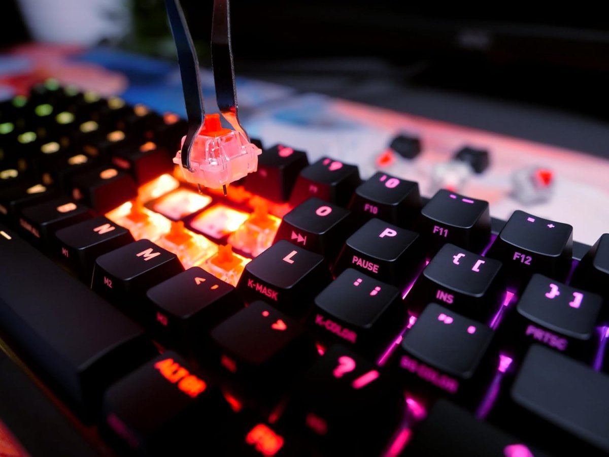 Compact Mechanical Gaming Keyboard 65% Hot - Swappable - Keys Caps